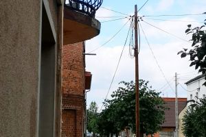 Napowietrzne pajęczyny szpecą miasto