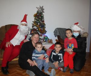 Świąteczne paczki dla potrzebujących