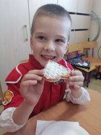 Dzieci podczas balu karnawałowego