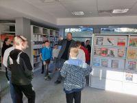W bibliotece uniwersyteckiej
