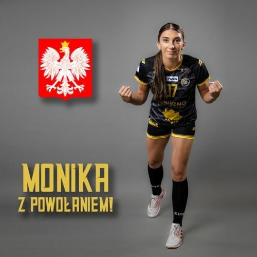kobieta w stroju sportowym