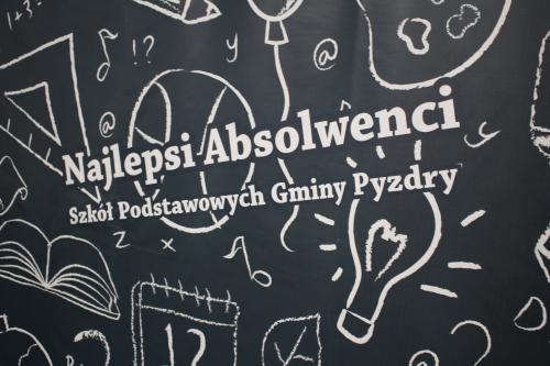 Burmistrz nagrodził najlepszych uczniów
