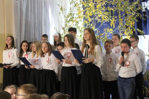 Wierszem i piosenką uczcili Święto Niepodległości w szkole w Lisewie