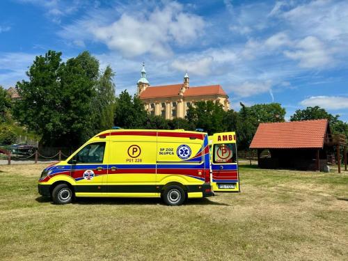 Karetka Zespołu Ratownictwa Medycznego w Pyzdrach