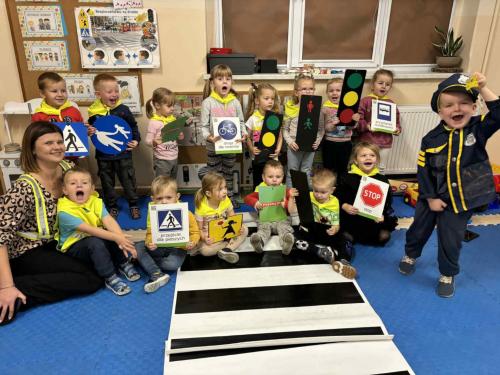 Przedszkolaki z Lisewa uczą się, jak być bezpiecznymi i widocznymi na drodze